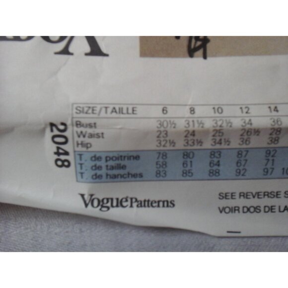 Vintage Vogue sewing pattern 2048 Bill Blass double-breasted jacket and skirt - Picture 4 of 8